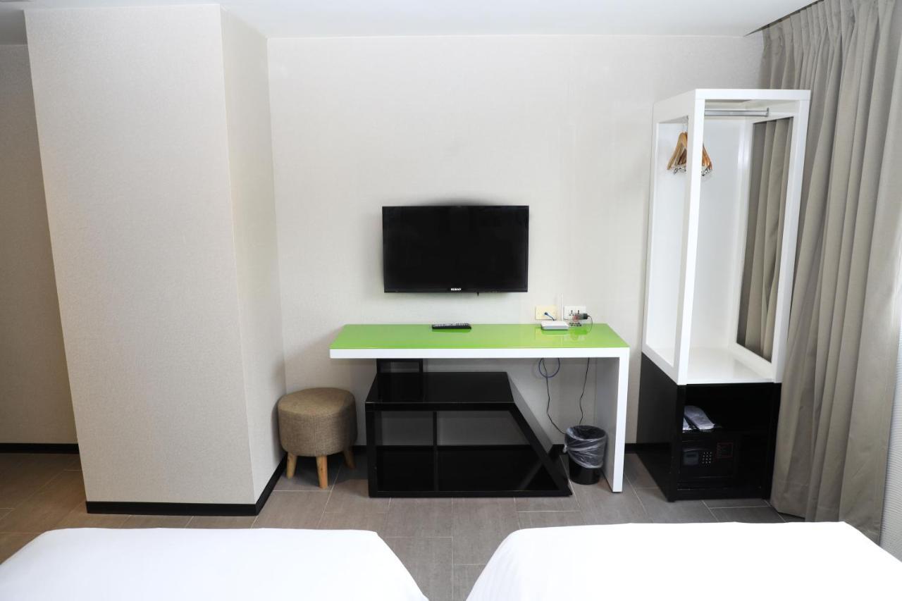 Wholesome Hotel Тайбей Екстер'єр фото